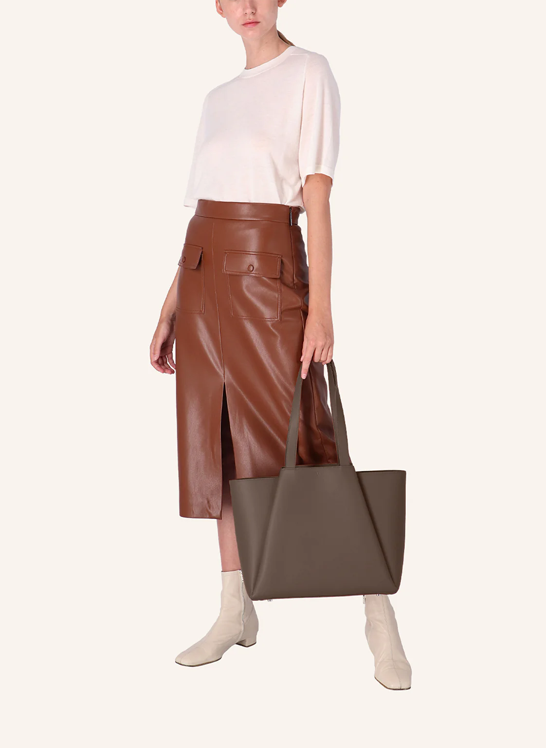 Midi Pyramid - warm taupe - Image 3