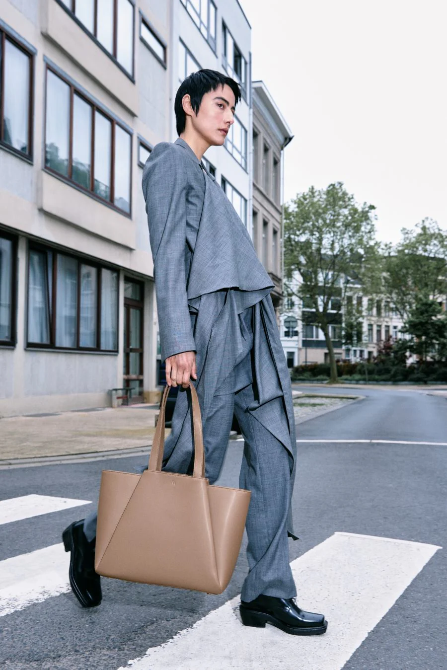 Midi Pyramid - warm taupe - Image 6